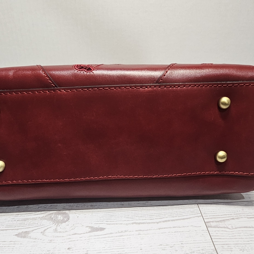Elegant Red Floral Handbag - Picture 3 of 5